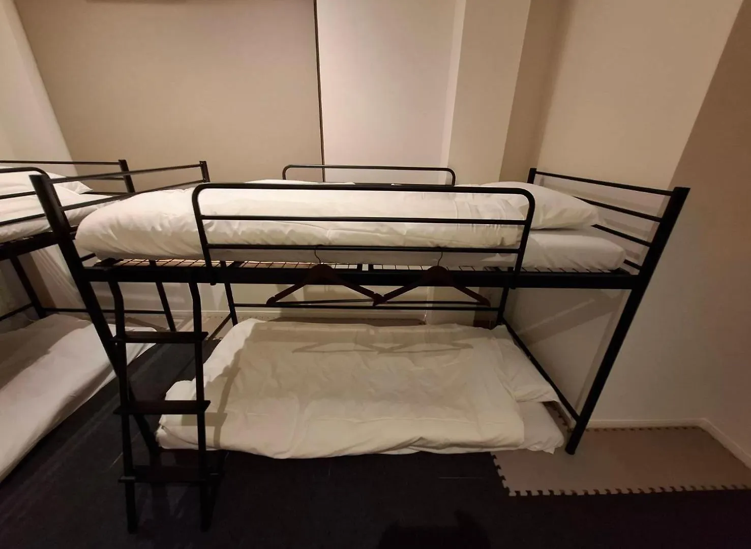 駐車場無料 Nagoya Hostel The Three Smiles Free Car Park
